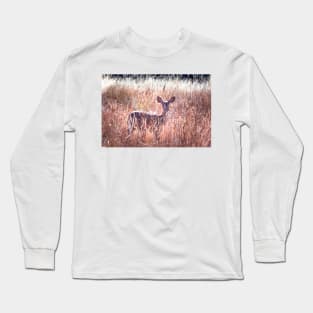 Deer in wild grass Long Sleeve T-Shirt